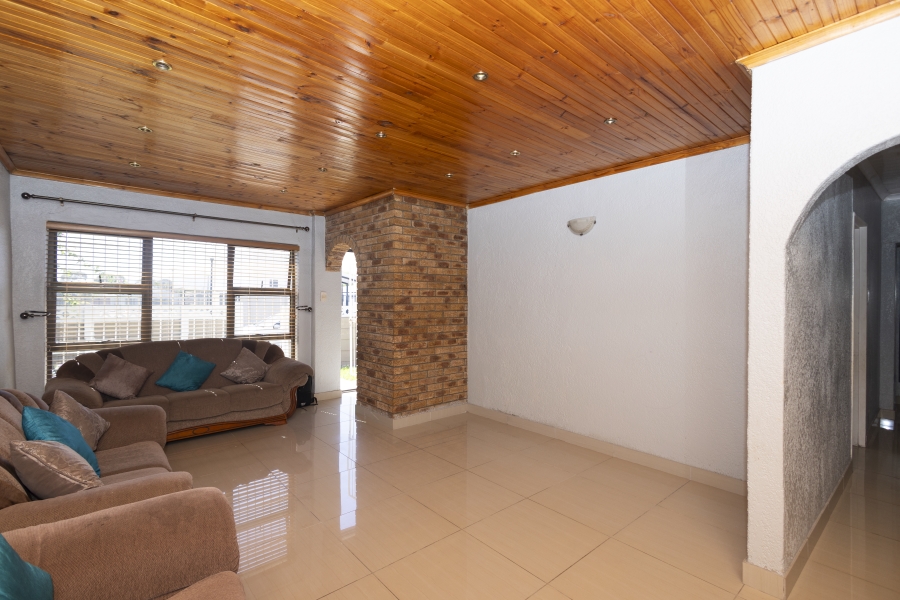 4 Bedroom Property for Sale in Ravensmead Western Cape